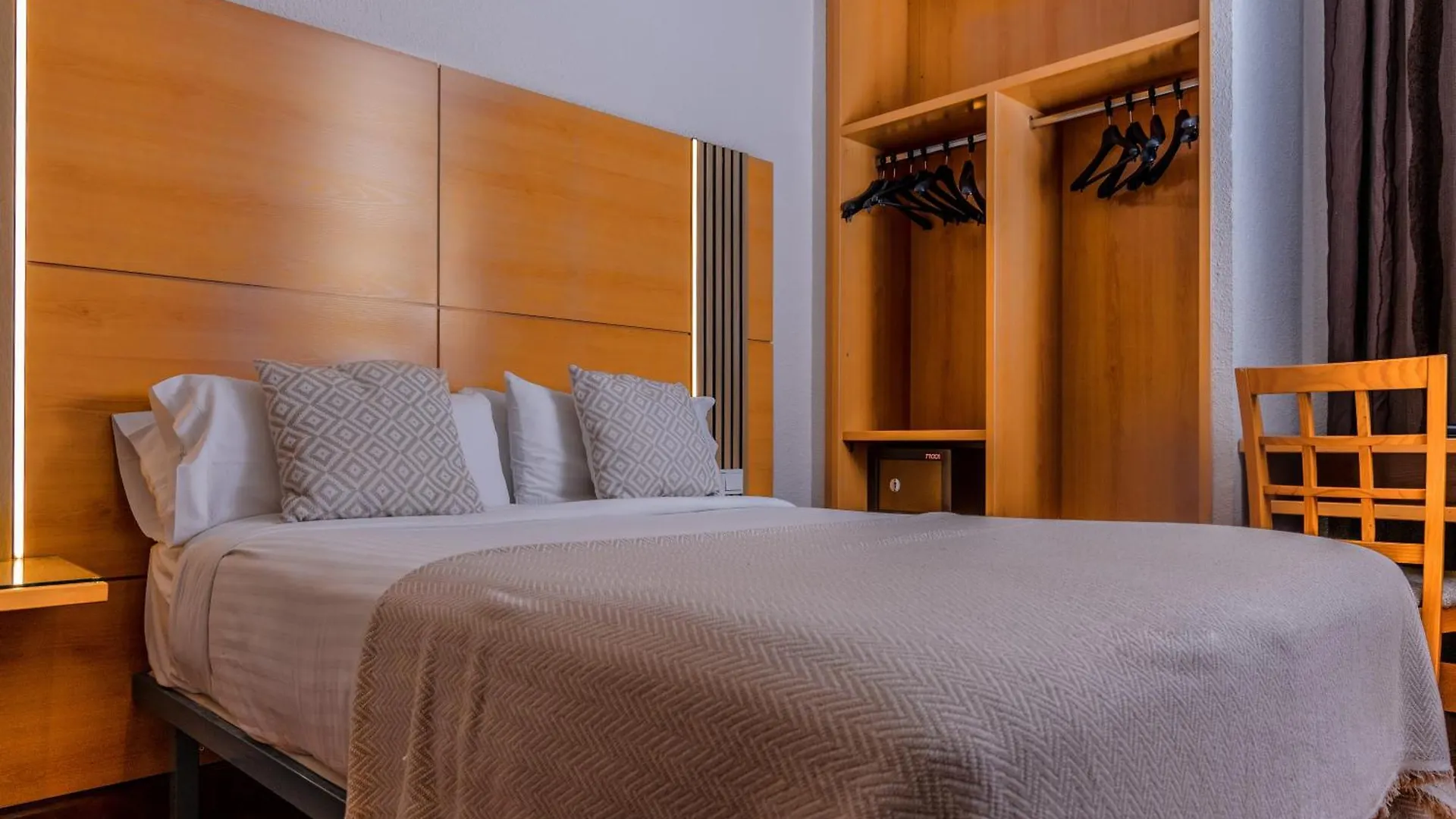 **  Hotel Serrano Córdoba España