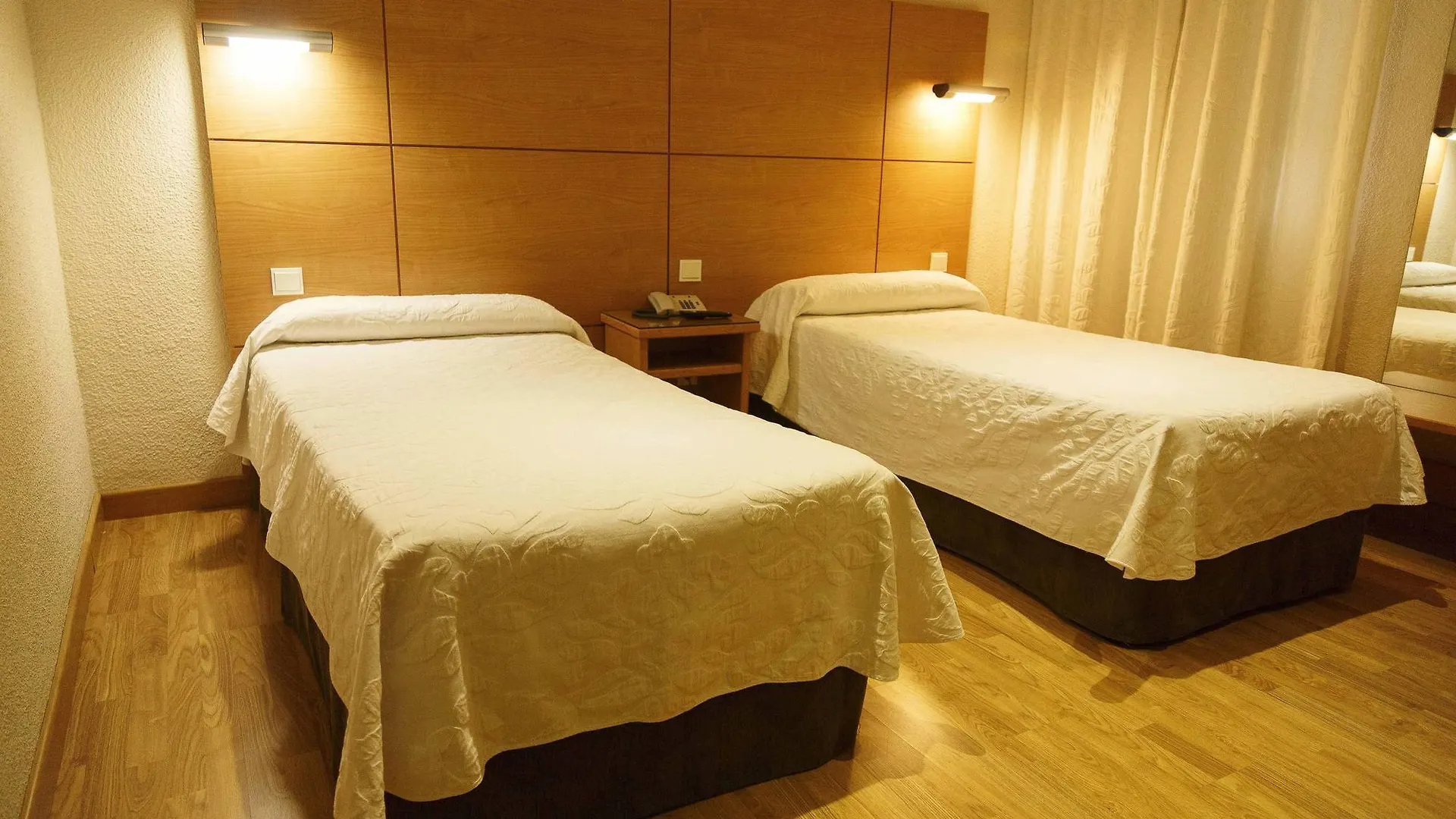 **  Hotel Serrano Córdoba España